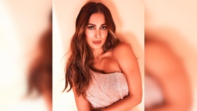 The stylist behind Malaika Arora's red carpet worthy look is Maneka Harisinghani, who is known for styling several Bollywood A-listers. (Instagram/@malaikaaroraofficial) The stylist behind Malaika Arora's red carpet worthy look is Maneka Harisinghani, who is known for styling several Bollywood A-listers. (Instagram/@malaikaaroraofficial)