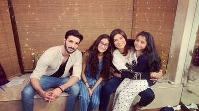 Sushmita Sen poses with Rohman Shawl, Renee and Alisah. Sushmita Sen poses with Rohman Shawl, Renee and Alisah.