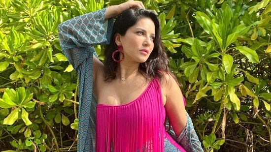 Raising the bar of swimwear fashion goals, right at the onset of the New Year 2022, Bollywood actor Sunny Leone turned on the heat in a pink and blue monokini and fans could not keep calm.(Instagram/sunnyleone)