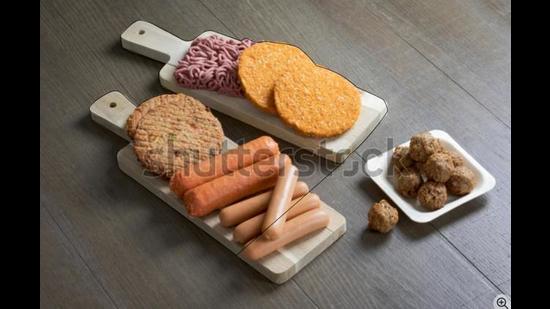 Sausages, chicken, steaks, mince and fish are substituted with vegetarian and vegan food. (Photo:Shutterstock)