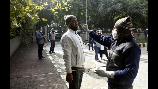 Ghaziabad, India - January 10, 2022: A health worker collects a swab sample for Covid-19 test, at CGHS Wellness Centre, Kamla Nehru Nagar, in Ghaziabad, India, on Monday, January 10 , 2022. (Photo by Sakib Ali /Hindustan Times)