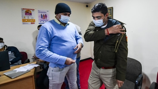 Health minister Mansukh Mandaviya also mentioned that eligible candidates can directly walk into any vaccination centre or take an appointment for the vaccine and there is no need for fresh registration.(PTI)