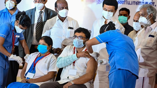 India began administering the precautionary dose or the booster shot of coronavirus vaccine to health and frontline workers and immuno-compromised senior citizens from January 10 amid omicron scare.(PTI)
