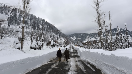 Pahalgam in south Kashmir Anantnag district recorded a low of minus 2.6 degrees Celsius, officials said.(HT Photo/Waseem Andrabi)
