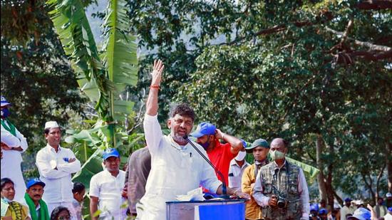 Karnataka Congress chief DK Shivakumar addresses the supporters of Mekedatu padyatra to Bengaluru which seeks the early implementation of the Mekedatu drinking water project at Sangam in Kanakapura, on Sunday. (ANI)