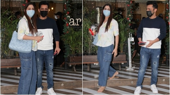 Disha glammed up her ensemble with centre-parted open tresses, gold hoop earrings, and a no-makeup look. She also wore a face mask to stay safe amid the rising Covid-19 cases and follow the health guidelines.(HT Photo/Varinder Chawla)