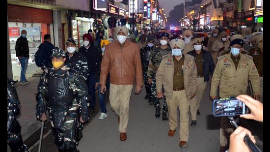 Punjab Police and CRPF personnel take out a flag march ahead of the assembly election, in Amritsar on Monday. (Sameer Sehgal/HT)