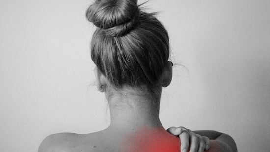 Management of frozen shoulder focuses on relieving pain and restoring motion.(Pixabay)