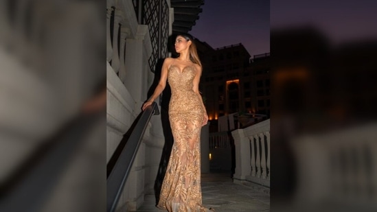Mouni Roy turned makeup artist and hairstylist for her this look and looked flawless.(Instagram/@imouniroy)