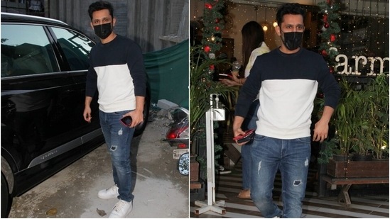 Rahul complemented Disha in a simple and suave look. The singer wore a round neck jumper in white and blue dual tones featuring long sleeves, ribbed cuffs and hem, and a body-skimming fit. He teamed it with distressed skinny fit jeans.(HT Photo/Varinder Chawla)