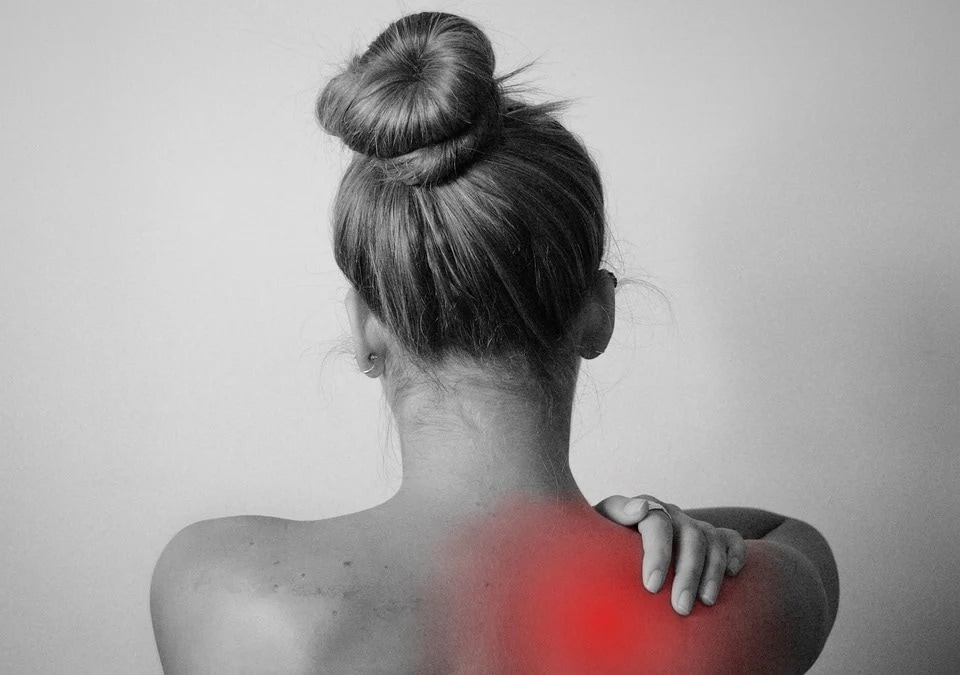 Management of frozen shoulder focuses on relieving pain and restoring motion. (Pixabay)