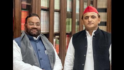 Former Uttar Pradesh minister Swami Prasad Maurya (L) joins Samajwadi Party in presence of party chief Akhilesh Yadav, in Lucknow on Tuesday. (ANI Photo) Former Uttar Pradesh minister Swami Prasad Maurya (L) joins Samajwadi Party in presence of party chief Akhilesh Yadav, in Lucknow on Tuesday. (ANI Photo)