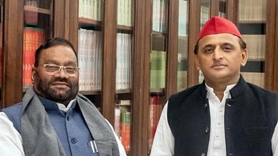 Former Uttar Pradesh minister Swami Prasad Maurya (L) joins Samajwadi Party in presence of party chief Akhilesh Yadav, in Lucknow on Tuesday. (ANI Photo) Former Uttar Pradesh minister Swami Prasad Maurya (L) joins Samajwadi Party in presence of party chief Akhilesh Yadav, in Lucknow on Tuesday. (ANI Photo)