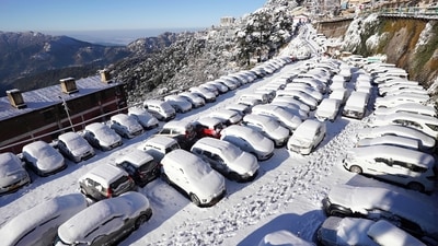 The Shimla Municipal Corporation deployed men and machinery to open the roads within the city so that there is no disruption in road connectivity. (ANI)