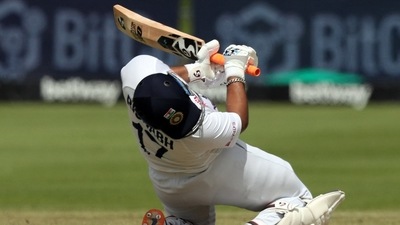 Cricket - Third Test - South Africa v India - Newlands Cricket Ground, Cape Town, South Africa - January 11, 2022 India's Rishabh Pant ducks a bouncer REUTERS/Sumaya Hisham (REUTERS)