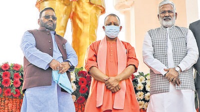 Swami Prasad Maurya (left) was first elected to the state assembly in 1996 on a BSP ticket. (HT file) Swami Prasad Maurya (left) was first elected to the state assembly in 1996 on a BSP ticket. (HT file)