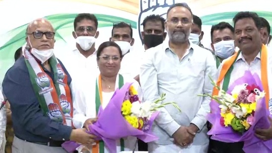 Michael Lobo and his wife Delilah Lobo join the Congress in Panaji on Tuesday. (ANI Twitter)