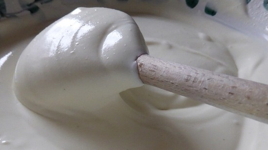 Curd: A natural probiotic, it improves gut health by regulating gut bacteria. It aids immune function and reduces inflammation.(Pixabay)