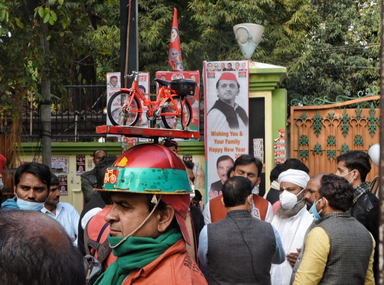 Samajwadi party workers gathering outside party office in Lucknow. (Deepak Gupta/HT Photo) Samajwadi party workers gathering outside party office in Lucknow. (Deepak Gupta/HT Photo)