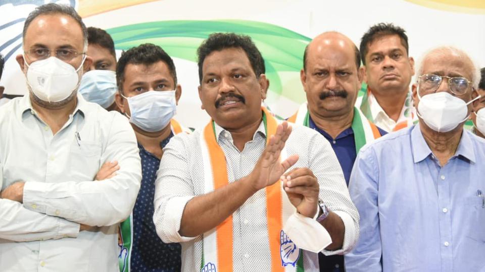 File photo of Michael Lobo had joined the Goa Congress with state in-charge Dinesh Gundu Rao and former CM Digambar Kamat.&nbsp;