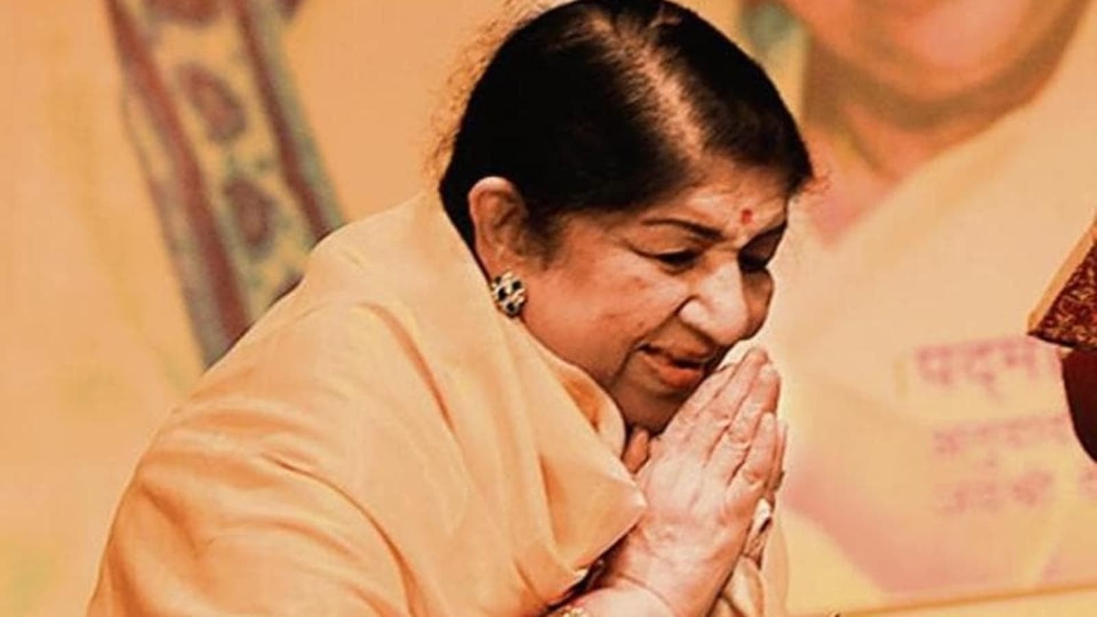 Lata Mangeshkar, in ICU with Covid-19 and pneumonia, will be under  observation for 10-12 days: Doctor - Hindustan Times