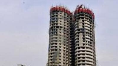 More than four months having elapsed since the Supreme Court ordered the demolition. (Sunil Ghosh/HT) More than four months having elapsed since the Supreme Court ordered the demolition. (Sunil Ghosh/HT)