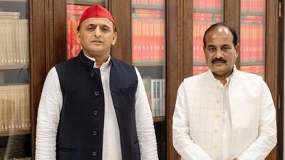 SP chief Akhilesh Yadav with BJP leader Dara Singh Chauhan who resigned from UP cabinet in Lucknow on Wednesday. Swami Prasad Maurya is also likely to join the SP, ahead of elections, on Friday. (ANI) SP chief Akhilesh Yadav with BJP leader Dara Singh Chauhan who resigned from UP cabinet in Lucknow on Wednesday. Swami Prasad Maurya is also likely to join the SP, ahead of elections, on Friday. (ANI)