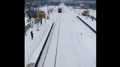 The image, taken from the video, shows the snow-covered railway station. (Twitter/@RailMinIndia)