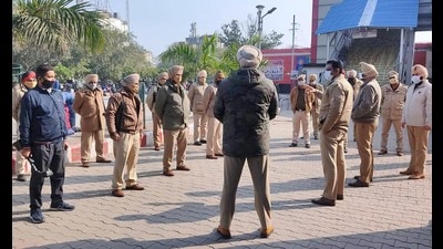 Ludhiana police conducting a checking at the railway station on Wednesday, ahead of the Punjab assembly elections. (HT Photo) Ludhiana police conducting a checking at the railway station on Wednesday, ahead of the Punjab assembly elections. (HT Photo)
