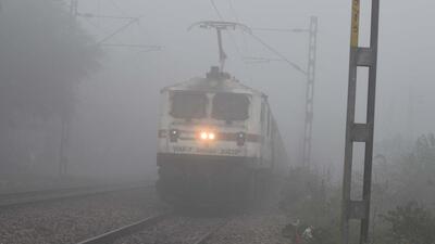 Gurugram, India - January 11: A locomotive approaches amid foggy weather conditions, in Gurugram, India, on Tuesday, 11 January 2022. (Photo by Parveen Kumar/Hindustan Times) Gurugram, India - January 11: A locomotive approaches amid foggy weather conditions, in Gurugram, India, on Tuesday, 11 January 2022. (Photo by Parveen Kumar/Hindustan Times)