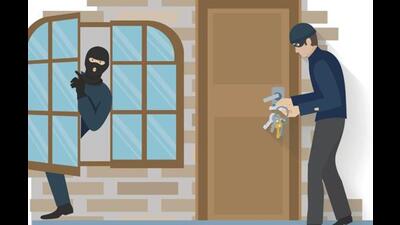 Thieves stole two gold chains, two pairs of earrings, four gold bangles, a gold kada, two watches and  ₹20,000 in cash from the house in Khuda Lahora, Chandigarh. (Getty Images/iStockphoto)