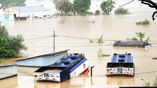 In the last year, India has suffered a spate of flooding and landslide disasters in the high mountains of Uttarakhand and Himachal Pradesh and floods and intense cyclones in other parts of the country(File Photo)