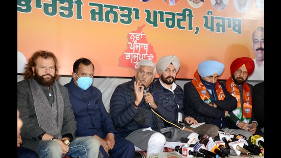 Union minister Gajendra Singh Shekhawat addressing the media after after inducting Damdami Taksal’s spokesperson Sarchand Singh Bhangu and former MLAs Didar Singh Bhatti and Satwant Singh Mohi into the BJP, in Jalandhar on Wednesday. (ANI)