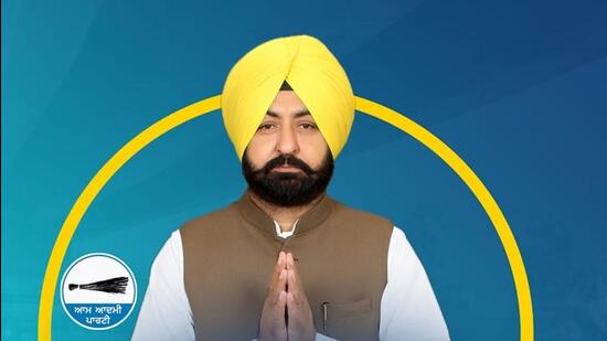 AAP has given its Sahnewal ticket to Congress turncoat Hardeep Mundian, a move that has not gone down well with many in the party. (HT PHoto)