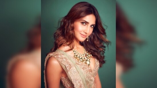 Vaani Kapoor teamed her look with a layered necklace and earrings by Razwada Jewels.(Instagram/@vaanikapoor)