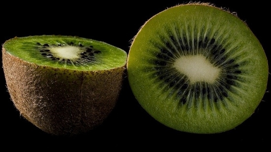 Kiwi: Kiwi is a storehouse of vitamin C and antioxidants and help stimulate immunity and prevent risk of infections. One small kiwi provides 60 mg of ascorbic acid or vitamin C.(Pixabay)