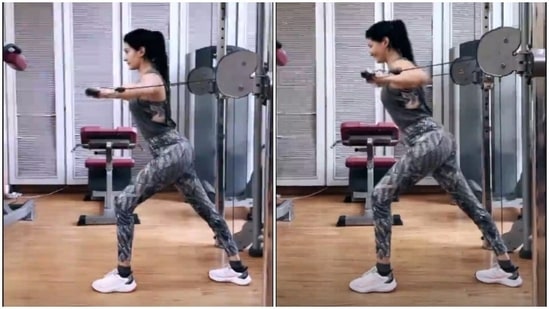 Amyra Dastur is working on her arm and back muscles like this...(Instagram/@amyradastur93)