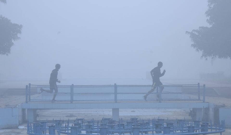 The IMD has forecasted dense to very dense fog in Punjab, Haryana, Chandigarh, Uttar Pradesh and Delhi over the next four to five days till January 16. (Vipin Kumar /HT PHOTO) The IMD has forecasted dense to very dense fog in Punjab, Haryana, Chandigarh, Uttar Pradesh and Delhi over the next four to five days till January 16. (Vipin Kumar /HT PHOTO)