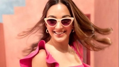 Kiara Advani paints our mid-week blues, pink in fuchsia crop top, bodycon skirt (Instagram/kiaraaliaadvani) Kiara Advani paints our mid-week blues, pink in fuchsia crop top, bodycon skirt (Instagram/kiaraaliaadvani)