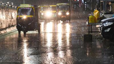 Commuters out in the rain in Patna, Bihar on Wednesday. (HT photo)