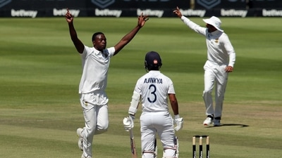 Cricket - Third Test - South Africa v India - Newlands Cricket Ground, Cape Town, South Africa - January 13, 2022 South Africa's Kagiso Rabada celebrates taking the wicket of India's Ajinkya Rahane with teammates, caught by South Africa's Dean Elgar REUTERS/Sumaya Hisham (REUTERS)