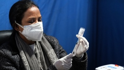 Bharat Biotech said that in case of 100 percent of the serum samples, it was observed that Covaxin booster is effective against Delta. In case of 90 percent of the serum samples, it showed to be effective against Omicron. (Bloomberg) Bharat Biotech said that in case of 100 percent of the serum samples, it was observed that Covaxin booster is effective against Delta. In case of 90 percent of the serum samples, it showed to be effective against Omicron. (Bloomberg)