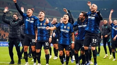 Inter Milan's Alexis Sanchez, front, third from right, celebrates with his team after scoring a goal during the Italian Super Cup final soccer match between Inter Milan and Juventus at the San Siro Stadium (AP) Inter Milan's Alexis Sanchez, front, third from right, celebrates with his team after scoring a goal during the Italian Super Cup final soccer match between Inter Milan and Juventus at the San Siro Stadium (AP)