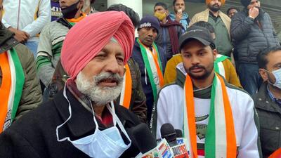 Mohali MLA Balbir Singh Sidhu addressing the media after AAP leader Davinder Singh Baidwan (right) joined the Congress. (HT Photo) Mohali MLA Balbir Singh Sidhu addressing the media after AAP leader Davinder Singh Baidwan (right) joined the Congress. (HT Photo)