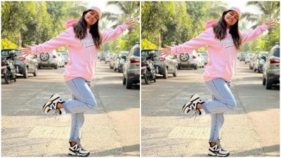 Hina looked pretty in a hoodie and a pair of denim jeans. (Instagram/@realhinakhan)