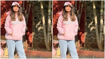 On the streets of Mumbai, Hina posed in her casual attire and set major winter fashion goals for us. (Instagram/@realhinakhan)