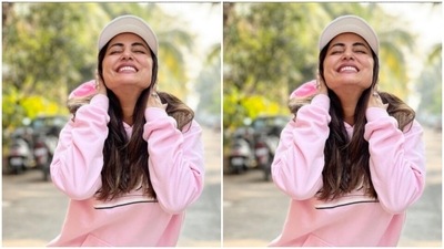 In open tresses, Hina smiled with all her heart. (Instagram/@realhinakhan)