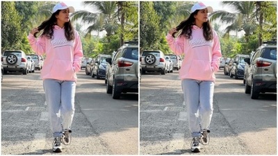 In a no makeup look – mascara-laden eyelashes, contoured cheeks and a shade of nude lipstick – Hina celebrated her 13 years of journey in the film industry. (Instagram/@realhinakhan)