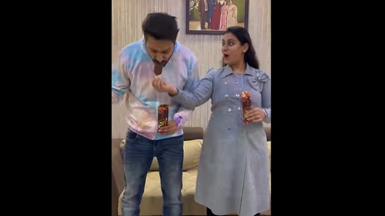 The husband is seen taking a bite of his wife's ice cream as part of the prank.&nbsp;(instagram/@piyushyaminiofficial)