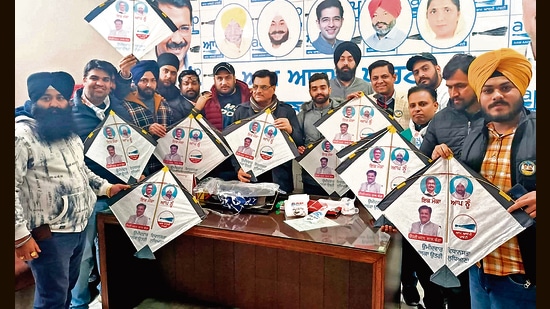 Supporters of AAP candidate Madan Lal Bagga with printed kites in Ludhiana on Thursday. (HT Photo)